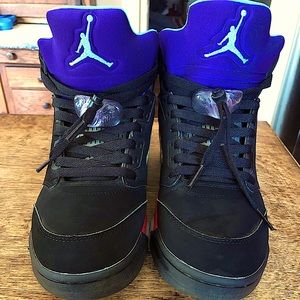 I’m selling my Jordan 5 “Top 3’s”, they’re in perfect condition,